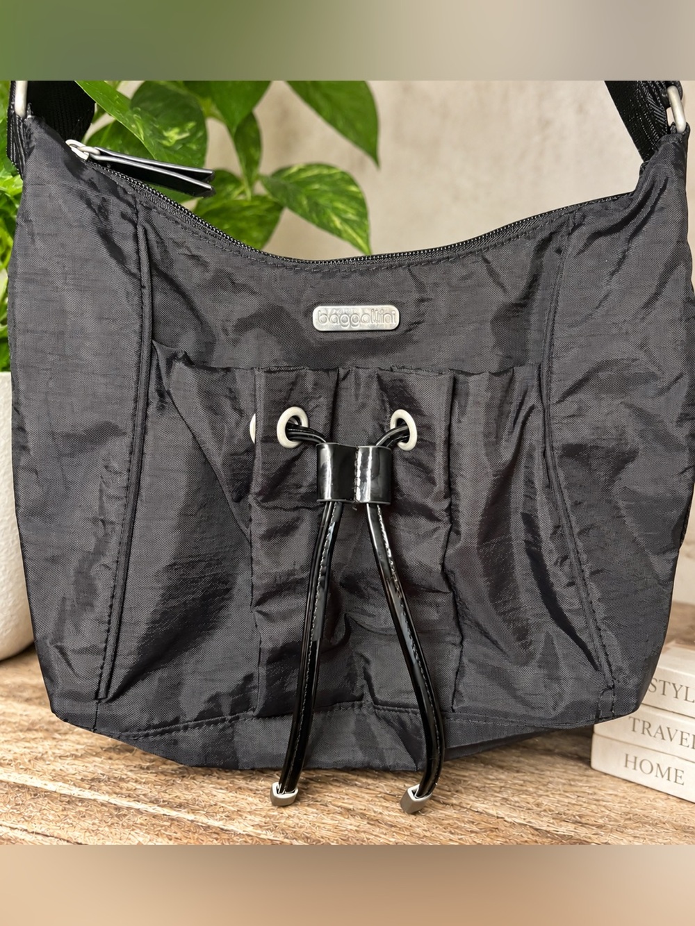 Baggallini Black Nylon Drawstring Crossbody Shoulder Travel Bag